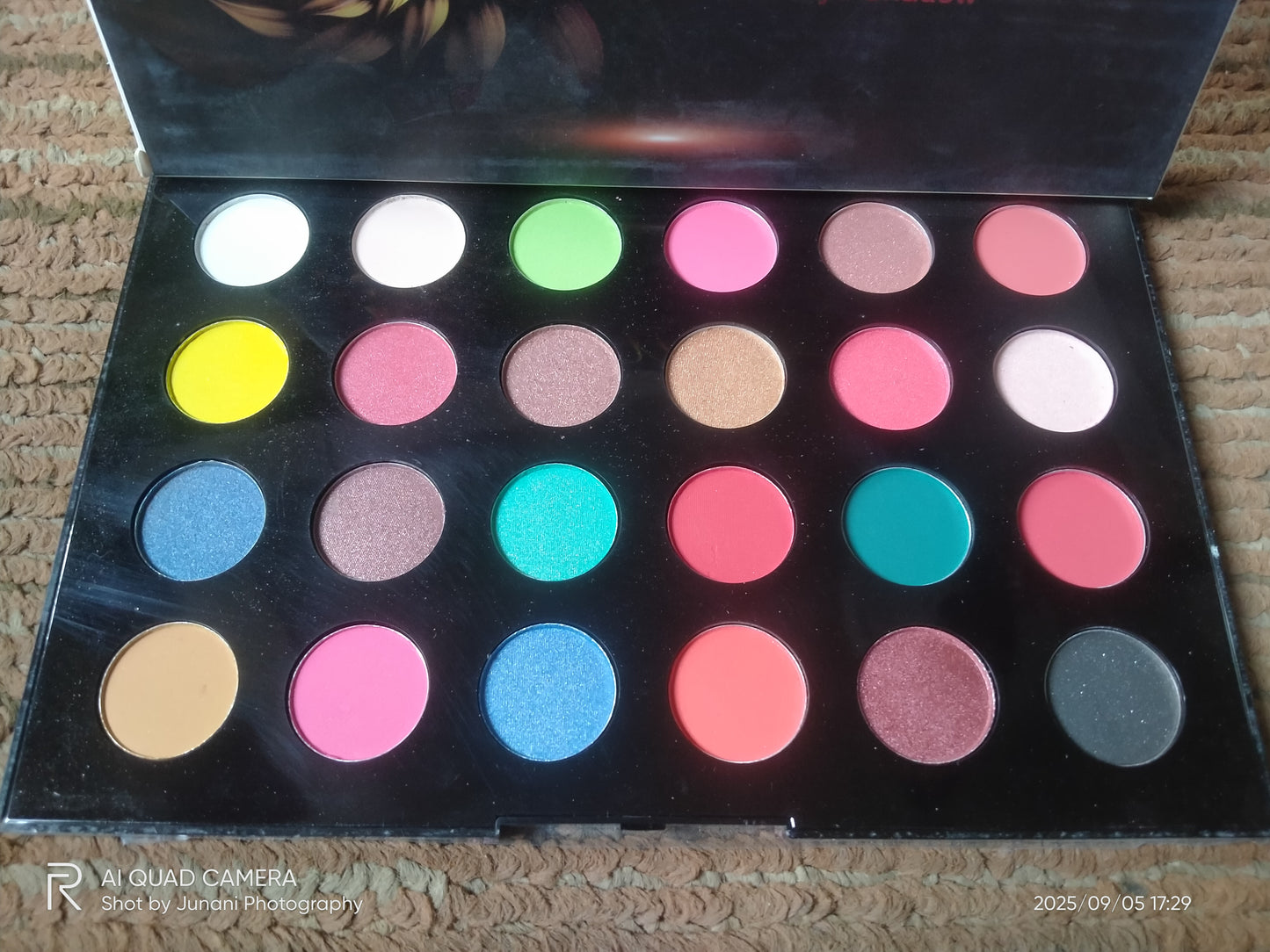 MAC FASHION EYESHADOW 12 MATTE +12 SHIMMER SHADES EYESHADOW PALLET