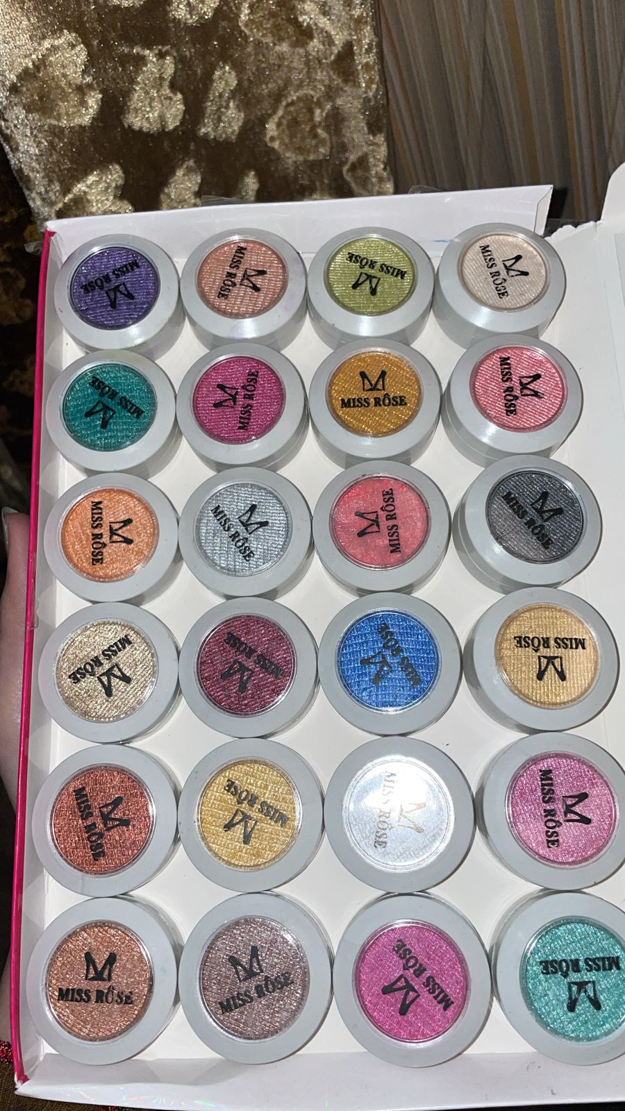 24 SHADES CREAMY EYESHADOW PACK