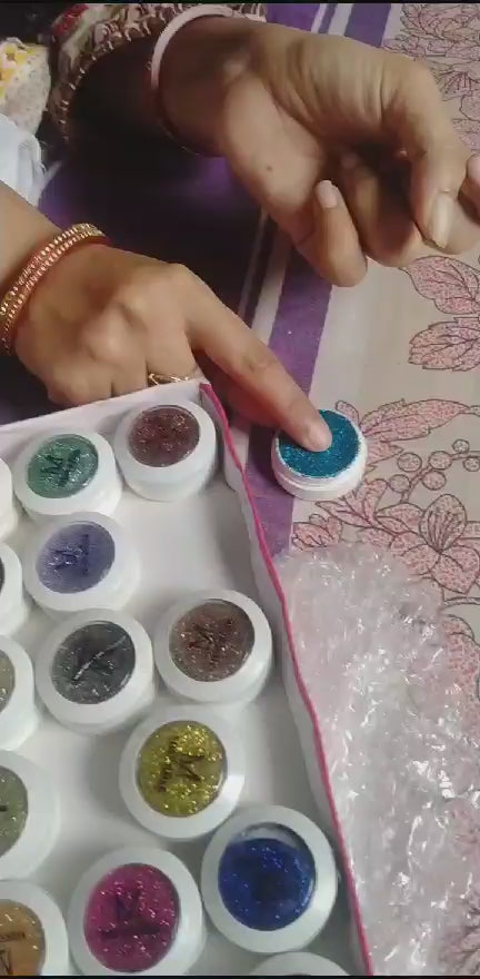 24 SHADES GILITER EYESHADOW PACK