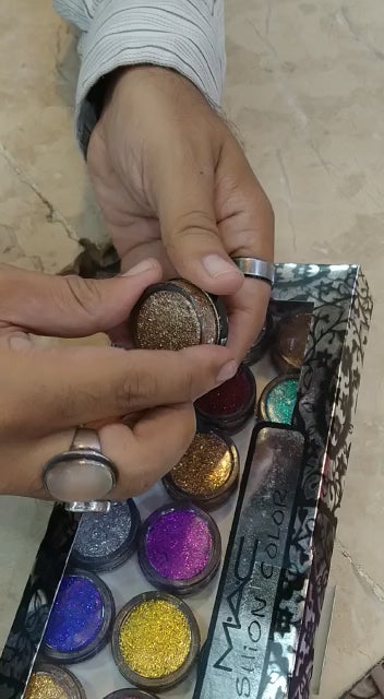 24 SHADES GILITER EYESHADOW PACK